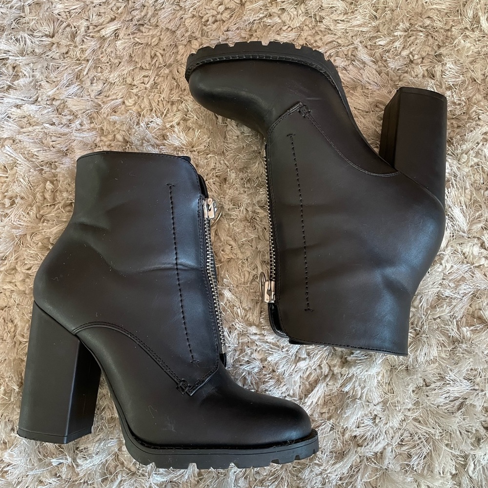BCBG Pilar Block Heel Bootie SIZE 8